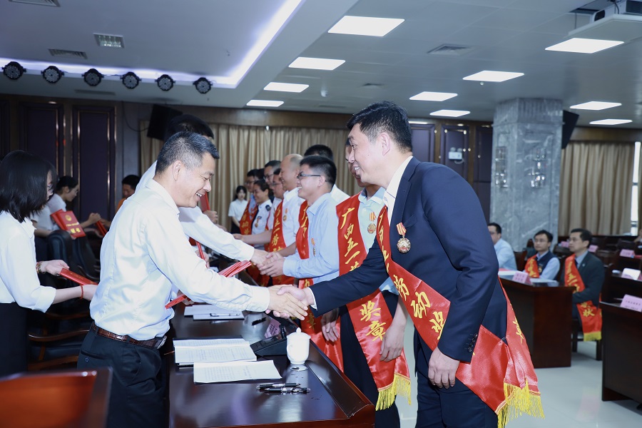星空体育官网登录平台广西集团云宝宝公司董事长周勃荣获“广西五一劳动奖章”