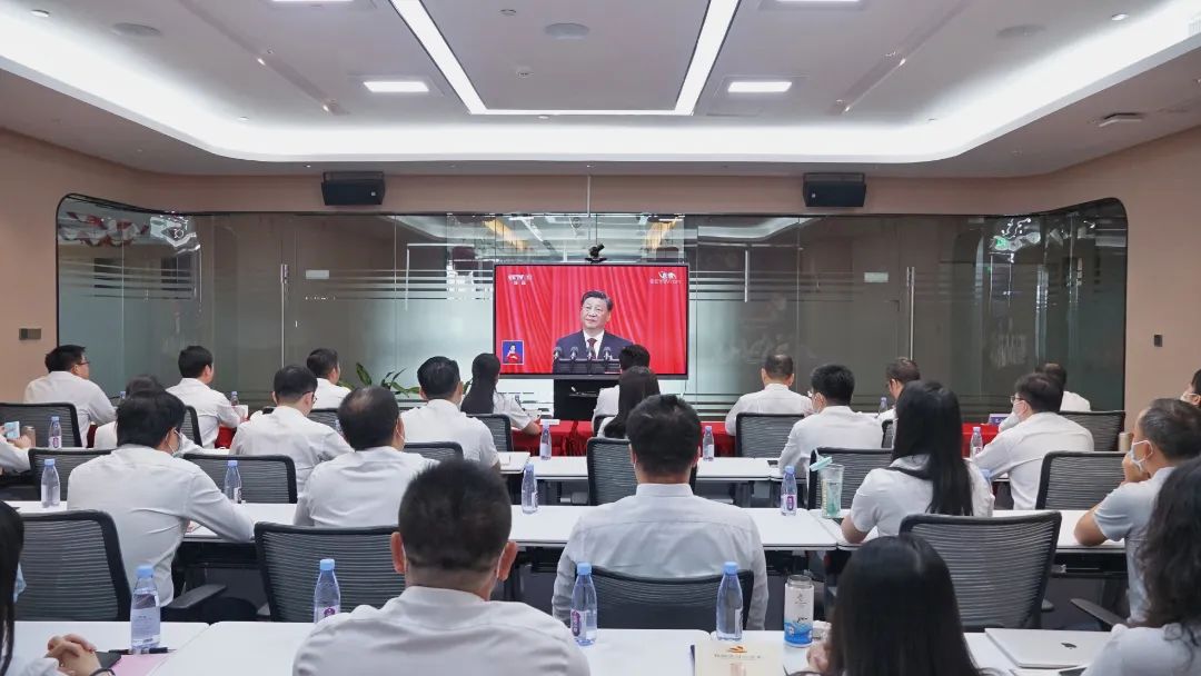 星空体育官网登录平台广西集团党员职工认真收看党的二十大开幕会