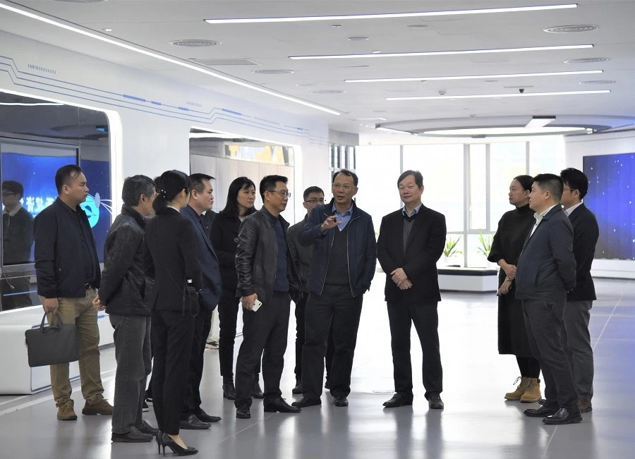 广西北部湾投资集团有限公司副总经理李定伦到星空体育官网登录平台广西集团走访调研