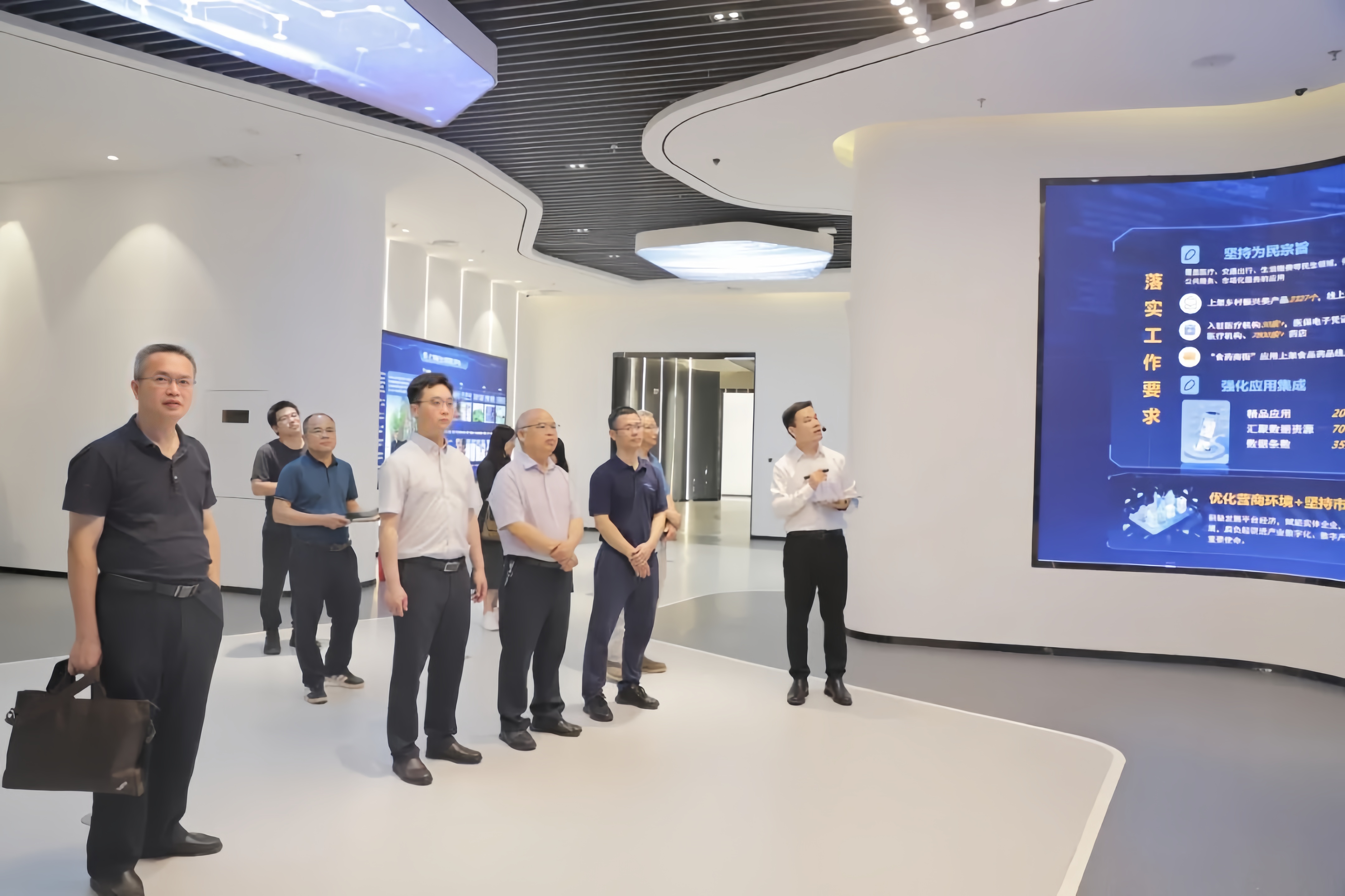 微信图片_西大2.jpg