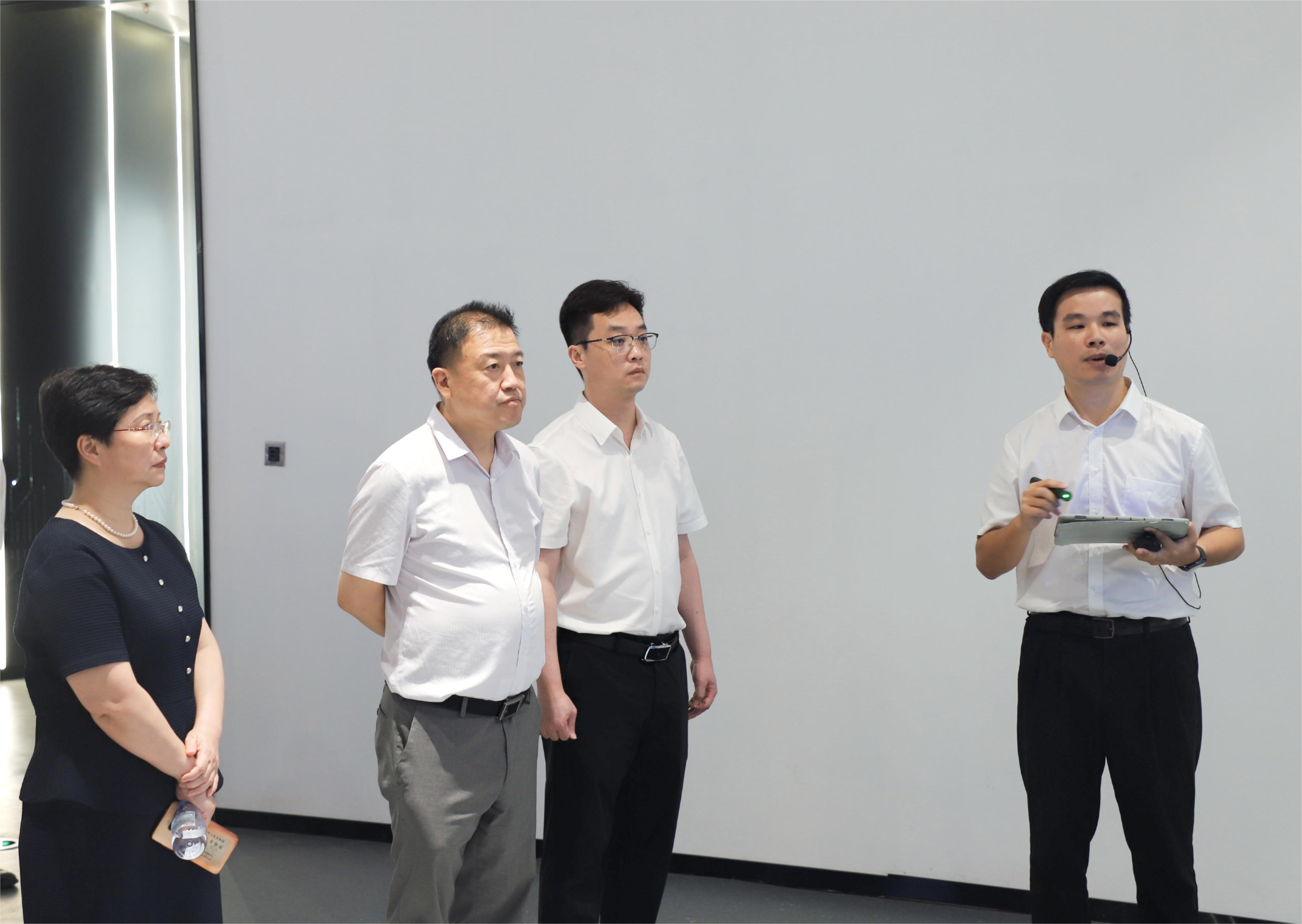 中国软件评测中心副主任吴志刚一行到星空体育官网登录平台广西集团调研.jpg